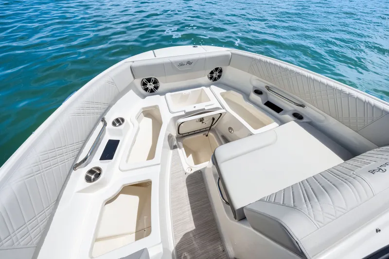 Slide: The Image of Sea Ray SDX 250 Outboard 2025 - 42