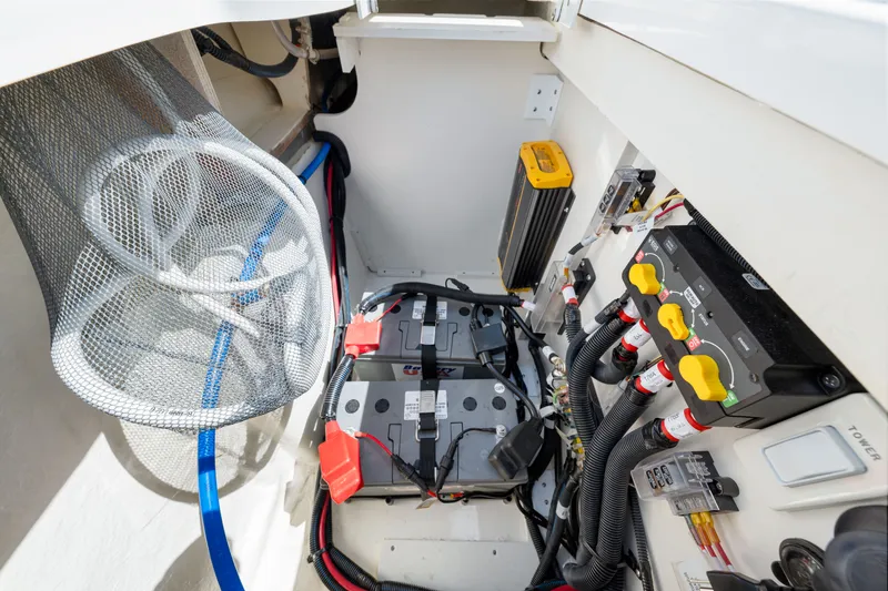 Slide: The Image of Sea Ray SDX 250 Outboard 2025 - 45