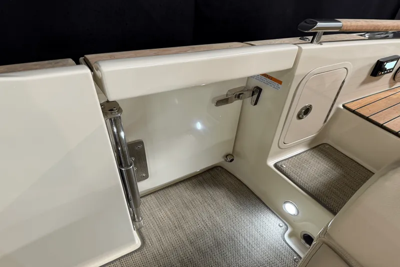 Slide: The Image of Chris-Craft LAUNCH 2021 - 34