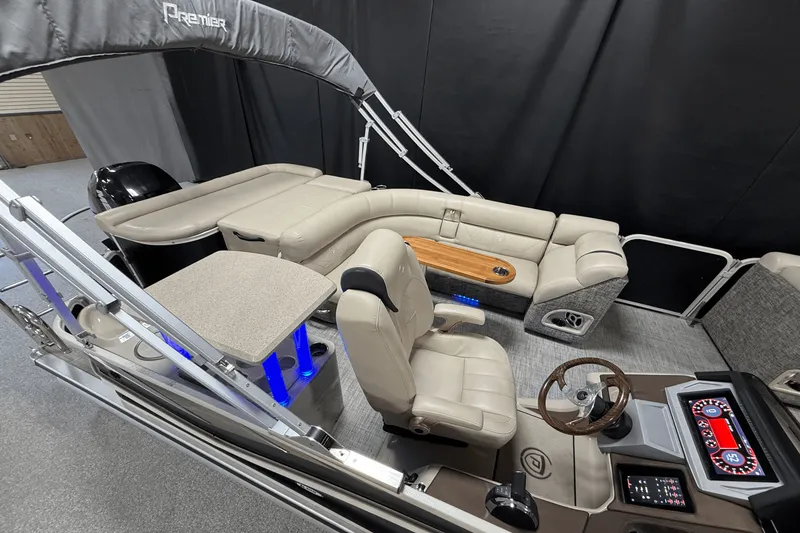 Slide: The Image of Premier 250 GRAND MAJESTIC 2017 - 7