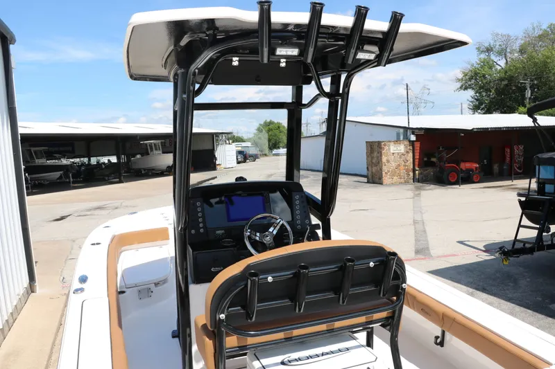 Slide: The Image of Robalo 246 Cayman 2025 - 19