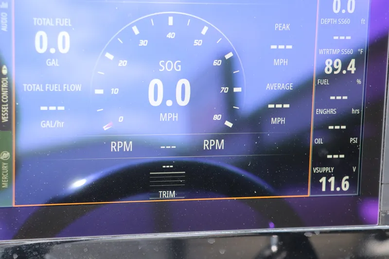 Slide: The Image of Robalo 246 Cayman 2025 - 35