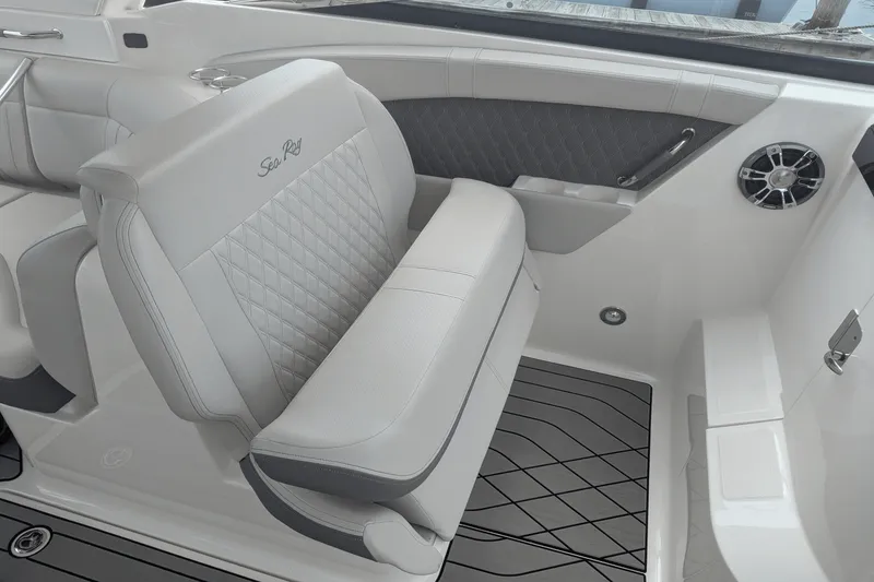 Slide: The Image of Sea Ray 350 SLX 2023 - 20