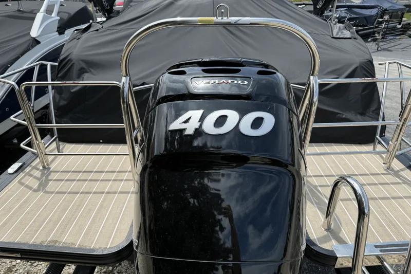 Slide: The Image of Harris 250 CROWNE SLEC 2022 - 22