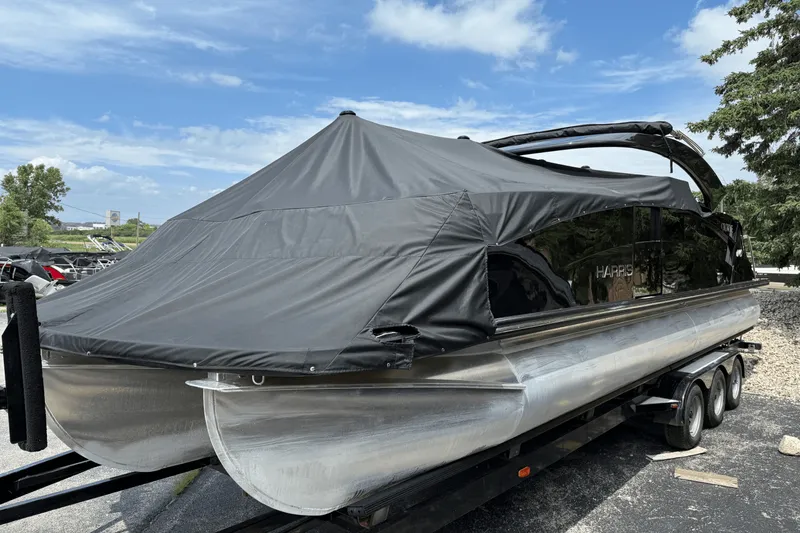 Slide: The Image of Harris 250 CROWNE SLEC 2022 - 25