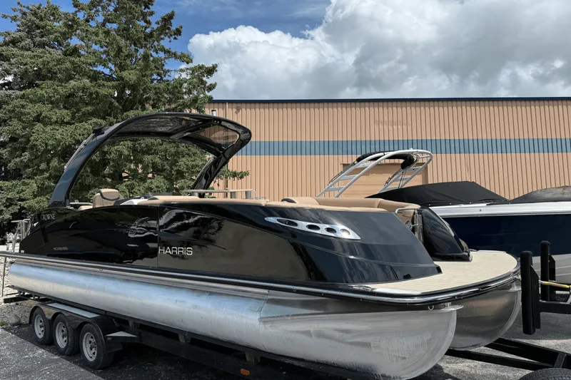 Slide: The Image of Harris 250 CROWNE SLEC 2022 - 8