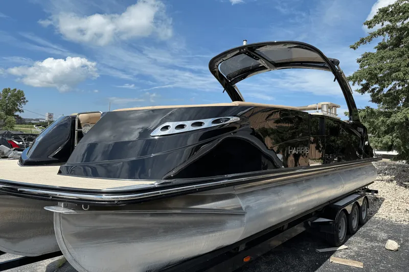 Slide: The Image of Harris CROWNE 2022 - 4