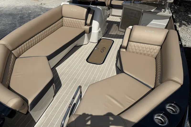 Slide: The Image of Harris Crowne 250 2022 - 14