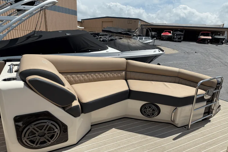 Slide: The Image of Harris Crowne 250 2022 - 16