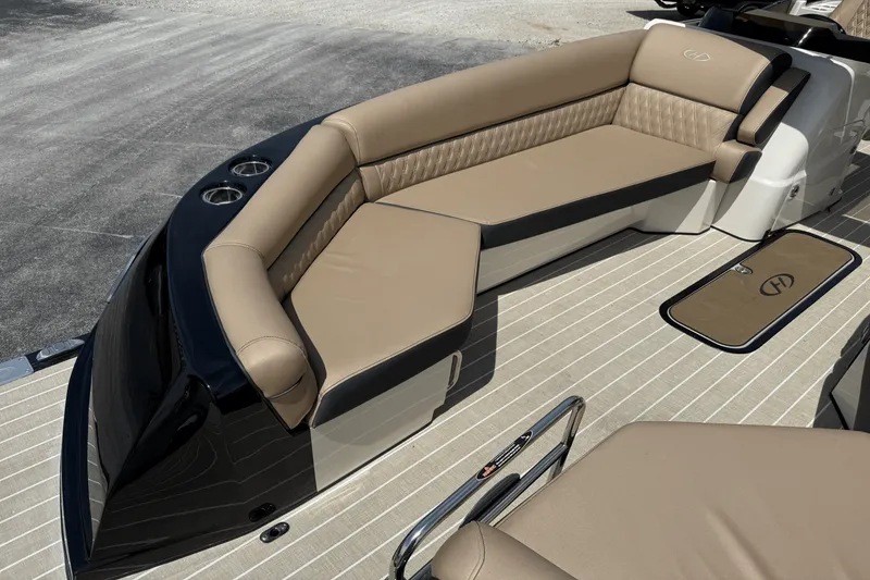 Slide: The Image of Harris Crowne 250 2022 - 17