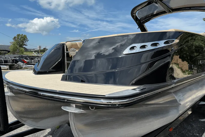 Slide: The Image of Harris Crowne 250 2022 - 3