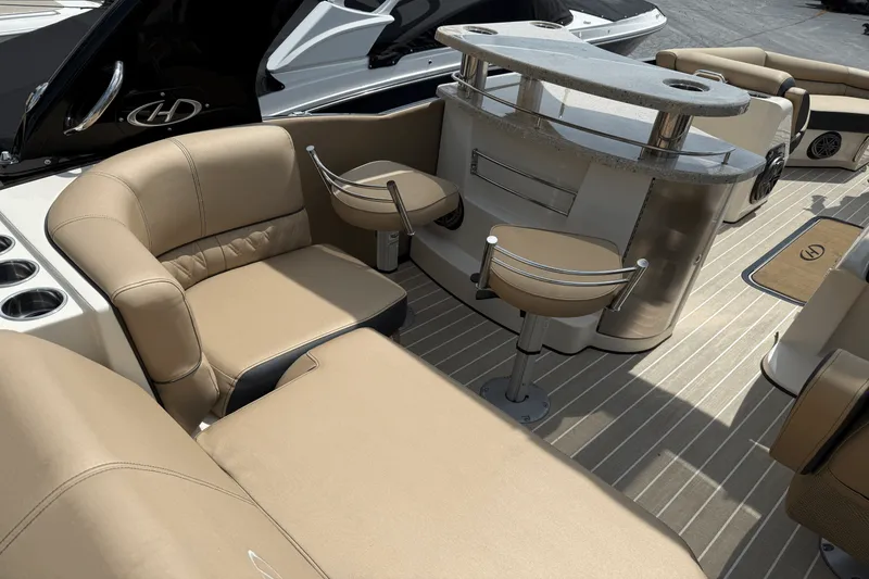 Slide: The Image of Harris Crowne 250 2022 - 9