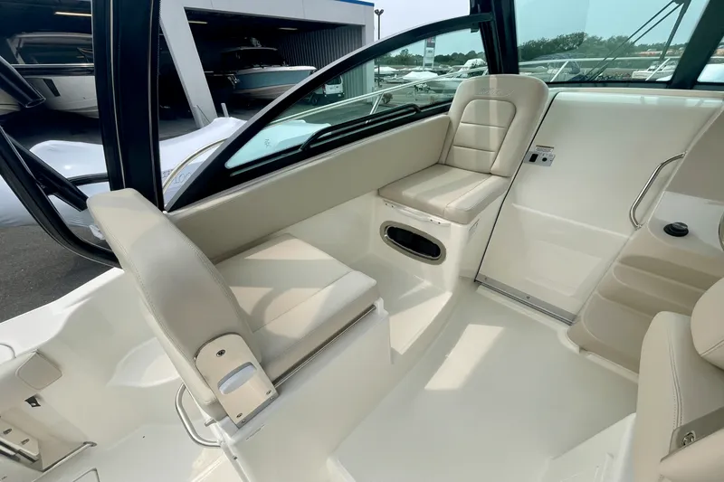 Slide: The Image of Boston Whaler 285 Conquest 2025 - 15