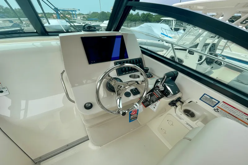 Slide: The Image of Boston Whaler 285 Conquest 2025 - 18