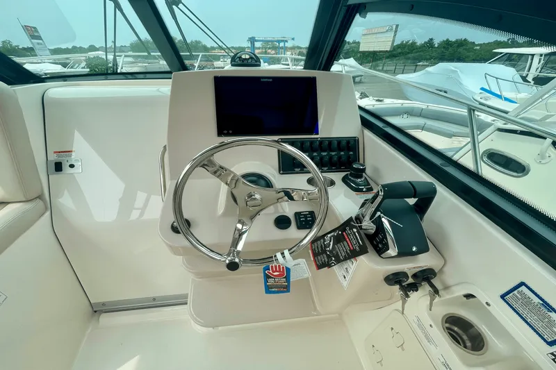 Slide: The Image of Boston Whaler 285 Conquest 2025 - 19