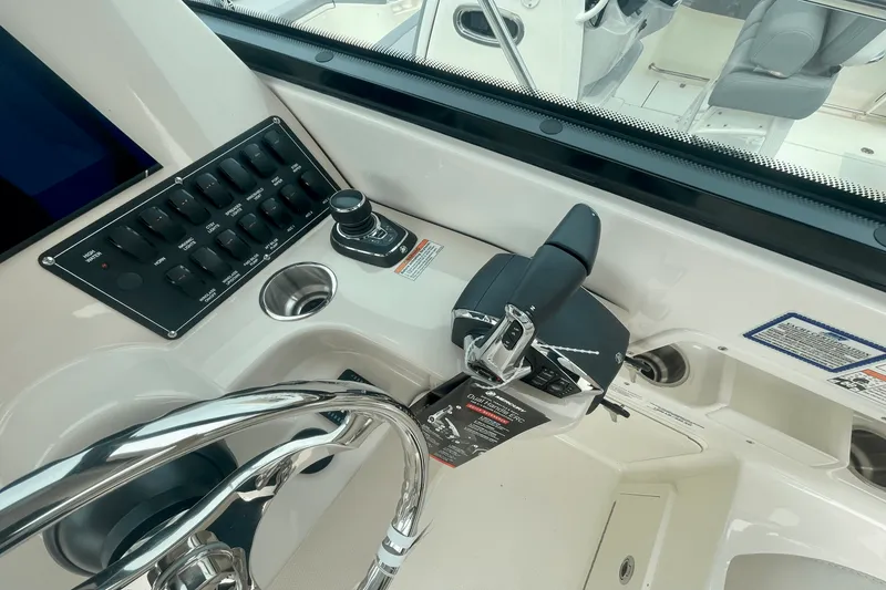 Slide: The Image of Boston Whaler 285 Conquest 2025 - 20
