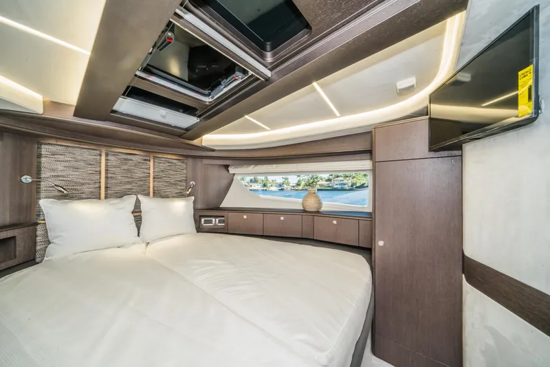Slide: The Image of Galeon 400 Fly 2023 - 58