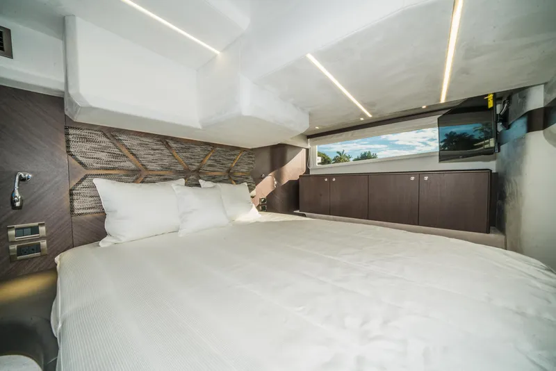 Slide: The Image of Galeon 400 Fly 2023 - 62