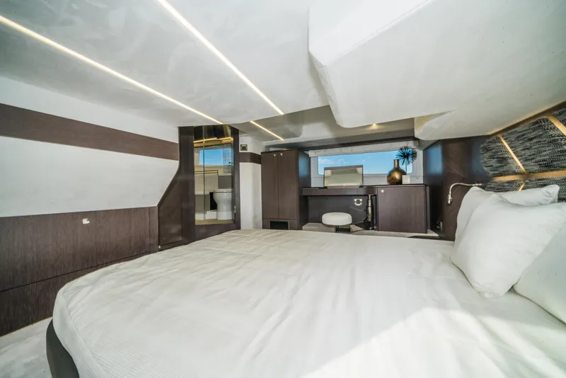 Slide: The Image of Galeon 400 Fly 2023 - 63