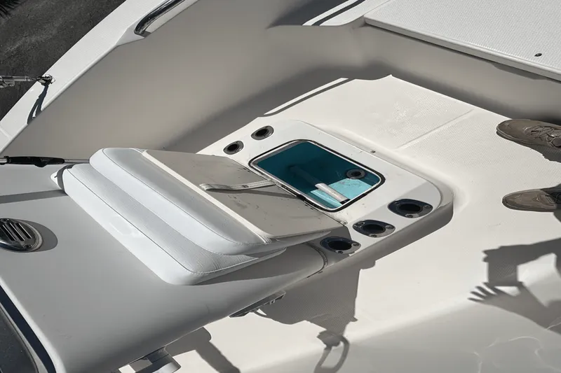 Slide: The Image of Robalo R160 2017 - 10