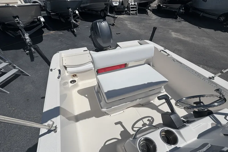 Slide: The Image of Robalo R160 2017 - 5