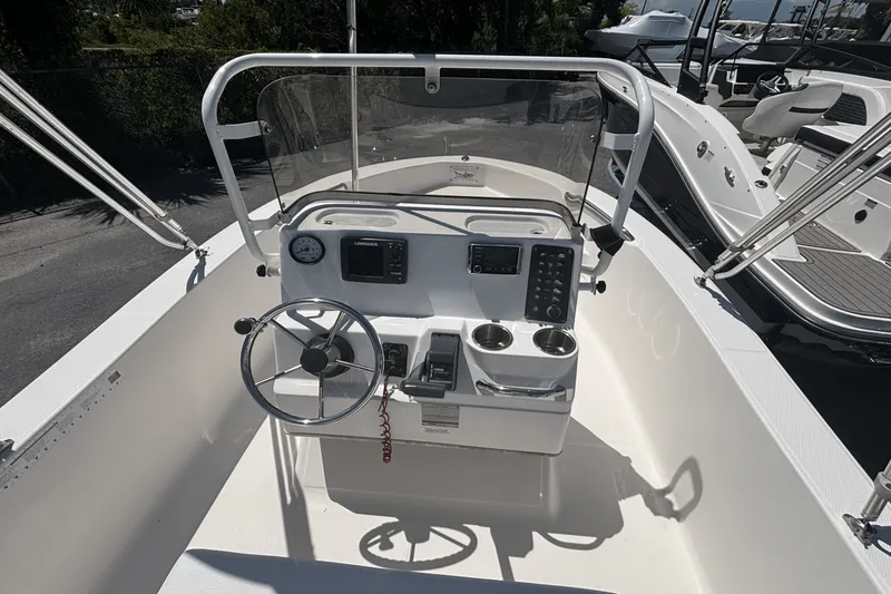 Slide: The Image of Robalo R160 2017 - 9