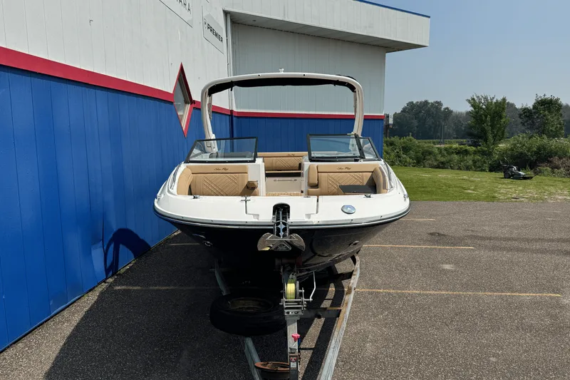 Slide: The Image of Sea Ray SDX 290 2026 - 1