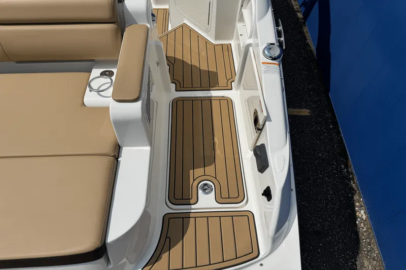 Slide: The Image of Sea Ray SDX 290 2026 - 11