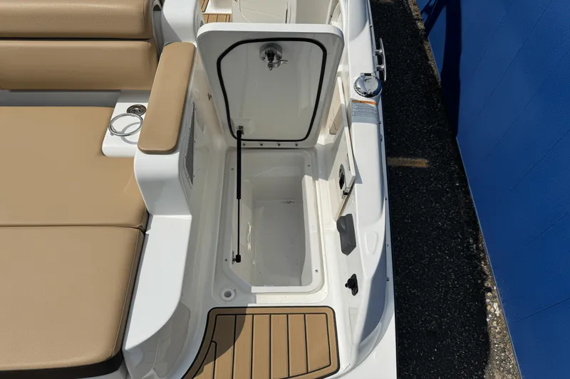 Slide: The Image of Sea Ray SDX 290 2026 - 12