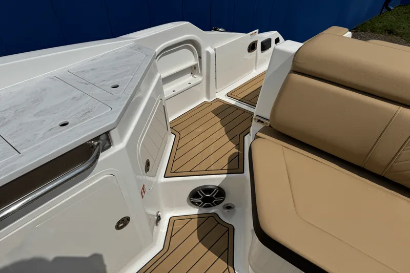 Slide: The Image of Sea Ray SDX 290 2026 - 15