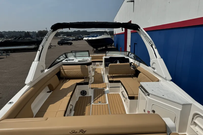 Slide: The Image of Sea Ray SDX 290 2026 - 17