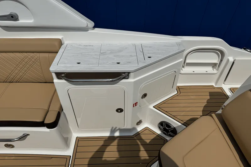 Slide: The Image of Sea Ray SDX 290 2026 - 18