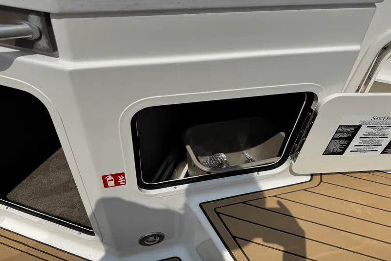 Slide: The Image of Sea Ray SDX 290 2026 - 21