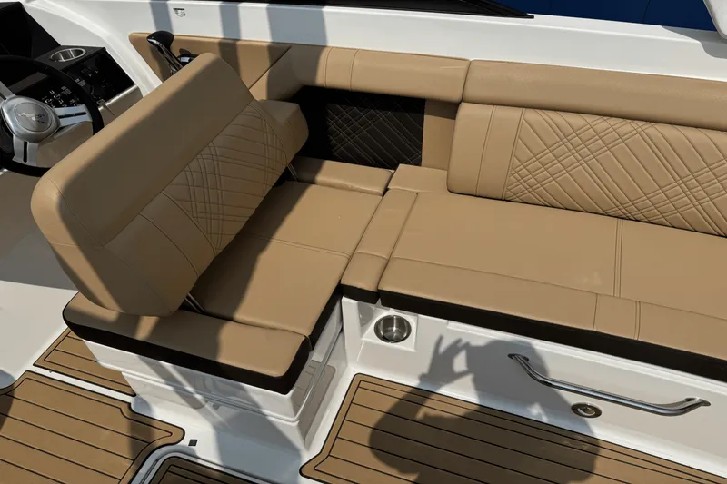 Slide: The Image of Sea Ray SDX 290 2026 - 24