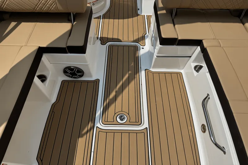 Slide: The Image of Sea Ray SDX 290 2026 - 25