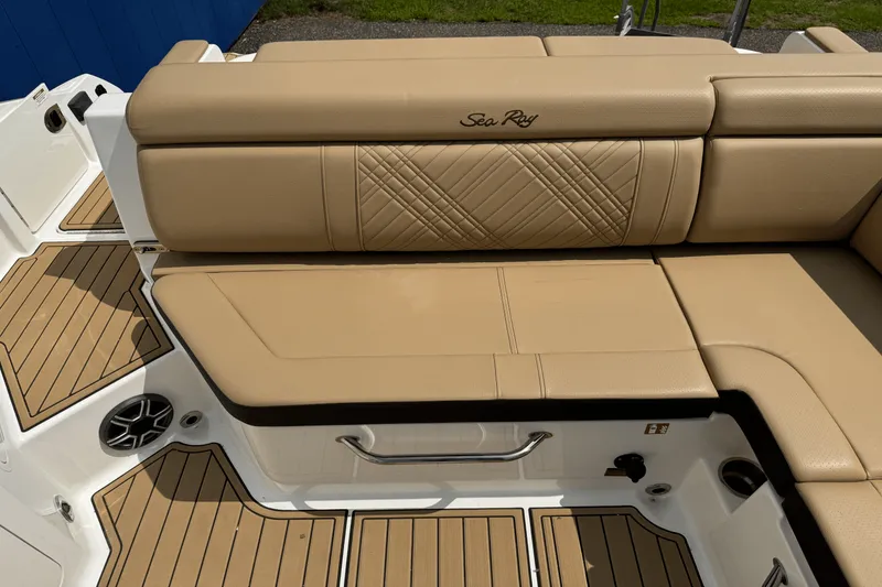 Slide: The Image of Sea Ray SDX 290 2026 - 27