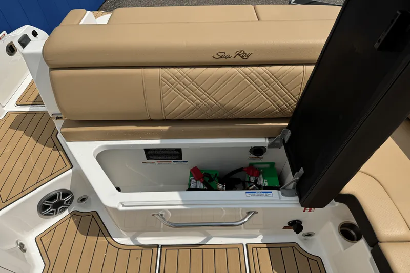 Slide: The Image of Sea Ray SDX 290 2026 - 28