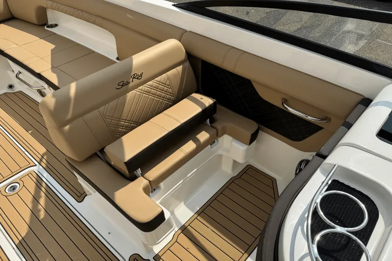 Slide: The Image of Sea Ray SDX 290 2026 - 34