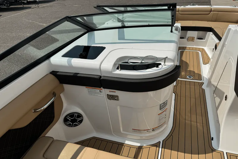 Slide: The Image of Sea Ray SDX 290 2026 - 35