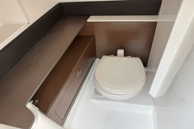 Slide: The Image of Sea Ray SDX 290 2026 - 39