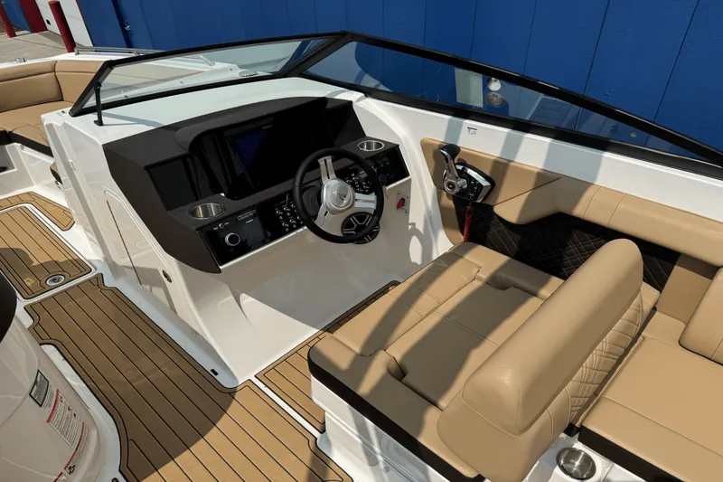 Slide: The Image of Sea Ray SDX 290 2026 - 40