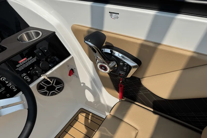 Slide: The Image of Sea Ray SDX 290 2026 - 45