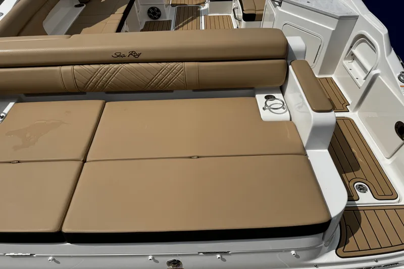 Slide: The Image of Sea Ray SDX 290 2026 - 7