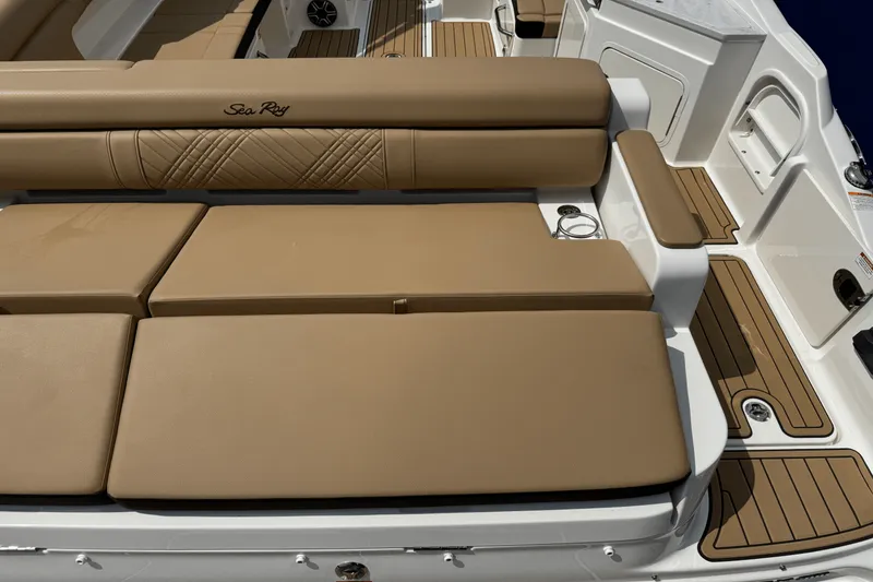 Slide: The Image of Sea Ray SDX 290 2026 - 9