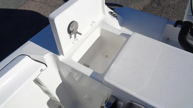 Slide: The Image of Aquasport 2500 CC 2020 - 16