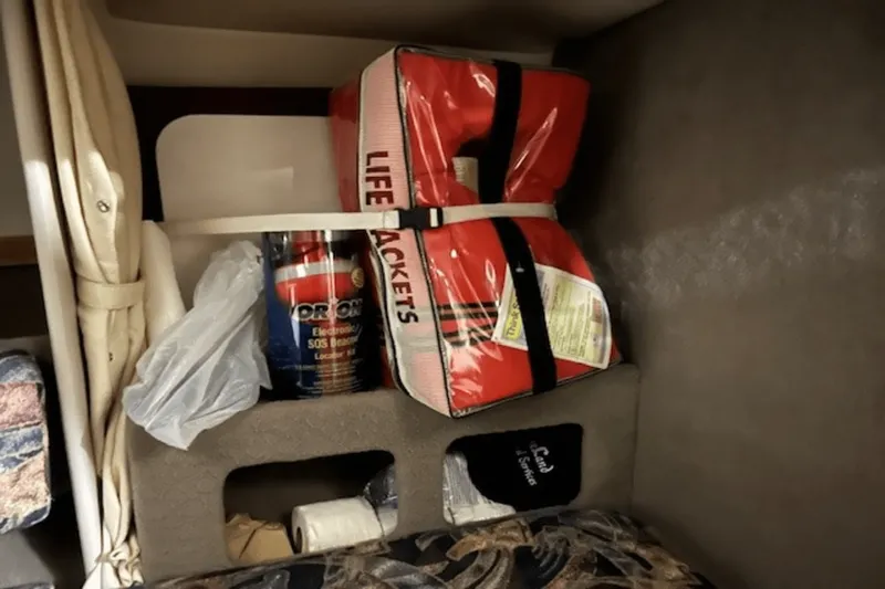 Slide: The Image of Four Winns SUNDOWNER 1999 - 13