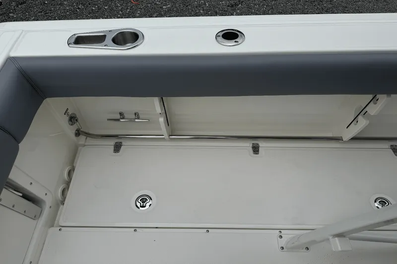 Slide: The Image of Boston Whaler 230 Outrage 2026 - 11