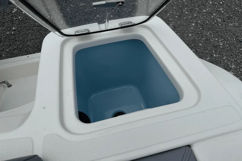 Slide: The Image of Boston Whaler 230 Outrage 2026 - 15