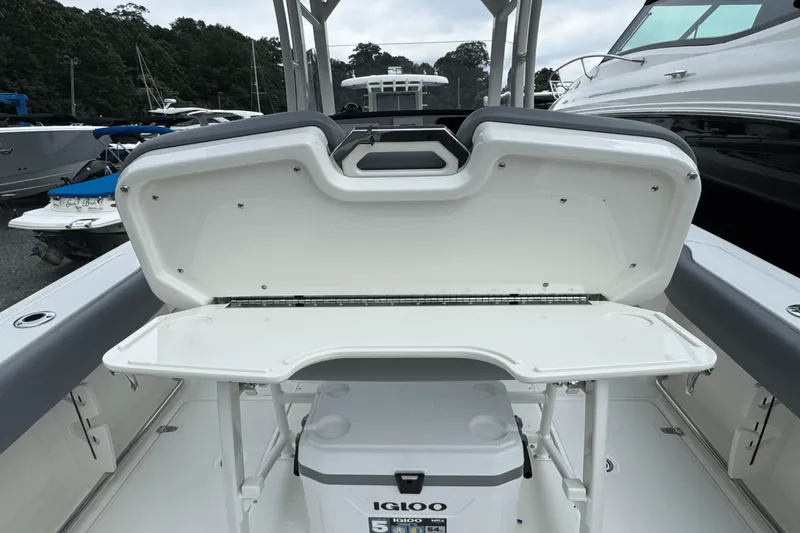 Slide: The Image of Boston Whaler 230 Outrage 2026 - 19