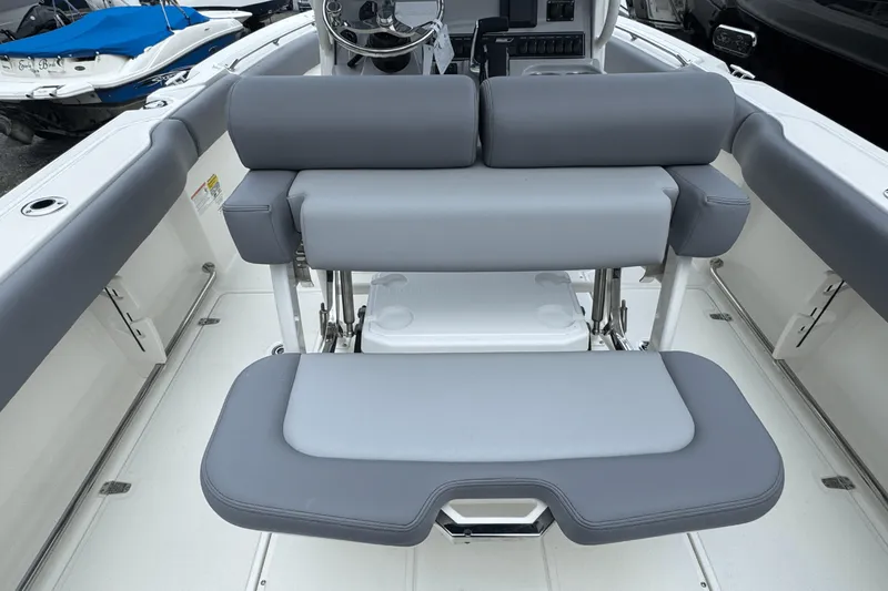 Slide: The Image of Boston Whaler 230 Outrage 2026 - 20